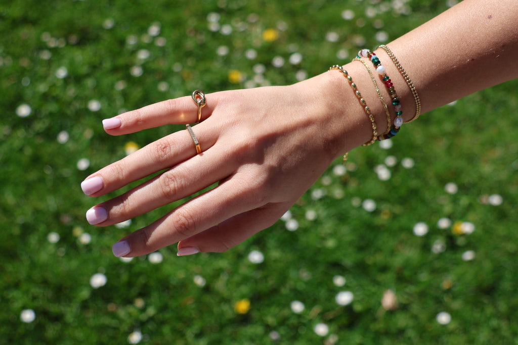 knot ring